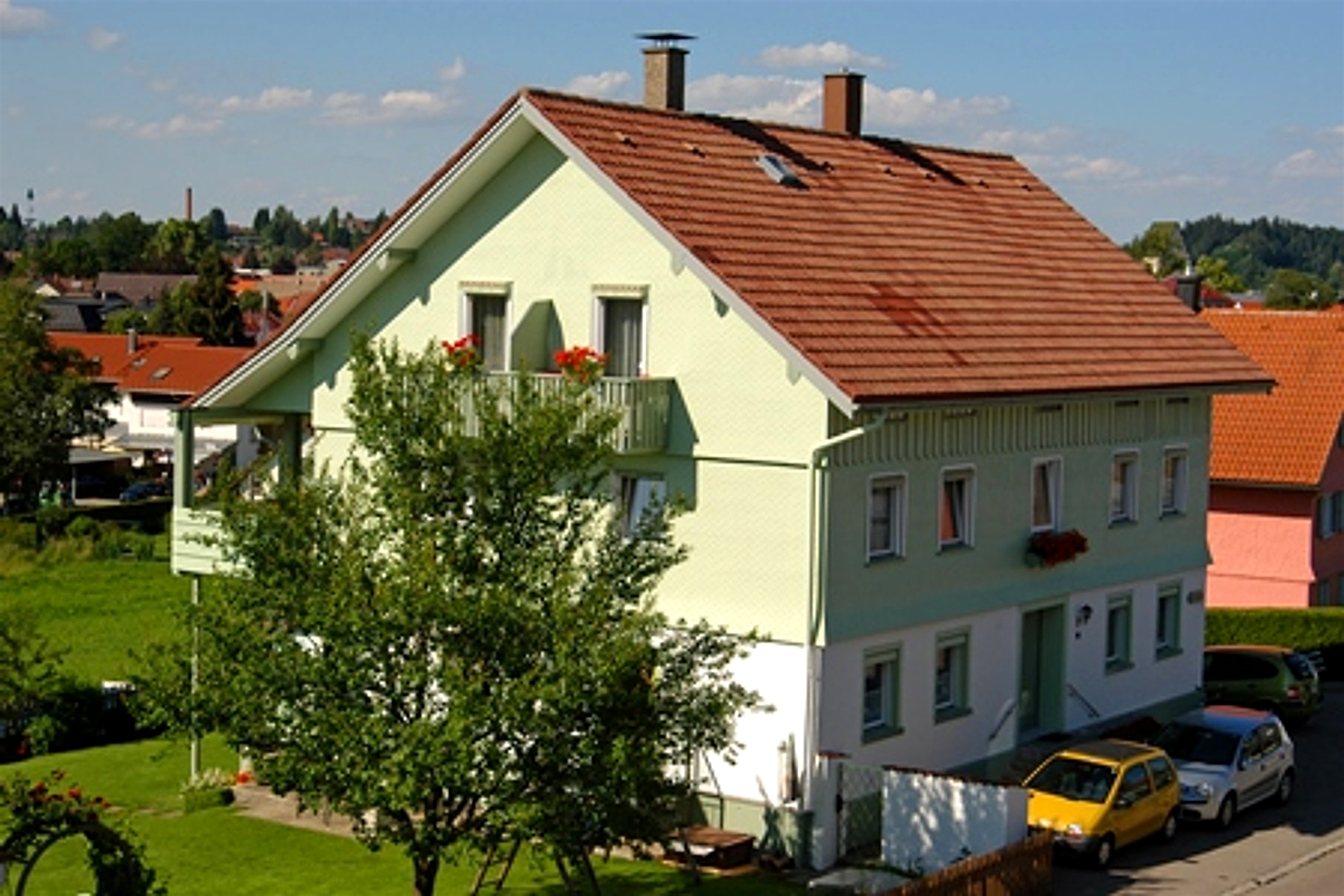 Hausansicht der Pension Wiedemann in Lindenberg
